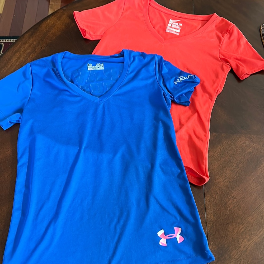 2 Activewear Tops Nike Dri Fit & Under Armour Heatgear  V Neck Blue Red Small